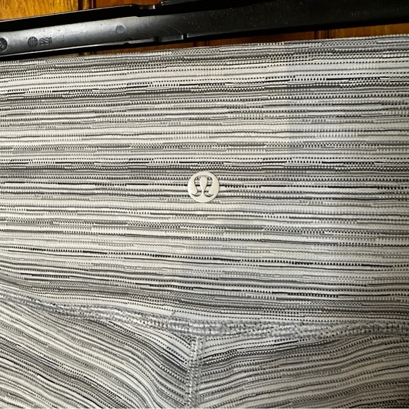 Lululemon High Times *Luxtreme‎ cyber stripe white silver fox size 10 - Picture 4 of 6